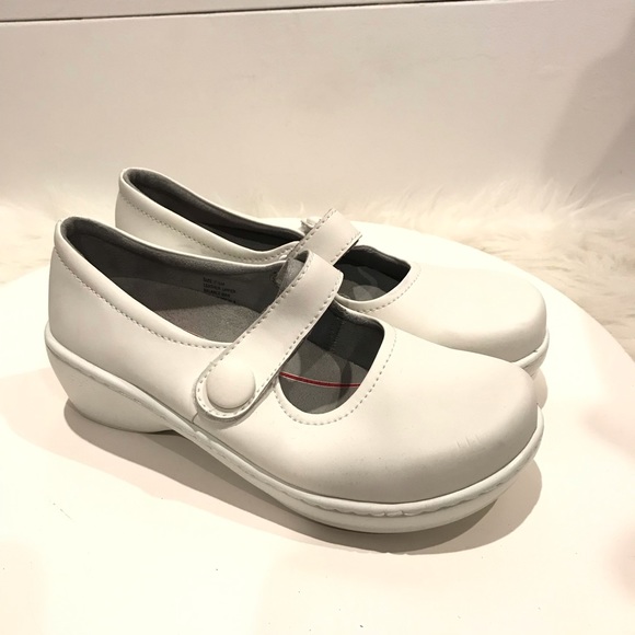 klogs white nursing shoes